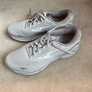 Brooks Light Gray Ghost 15 Running Shoes